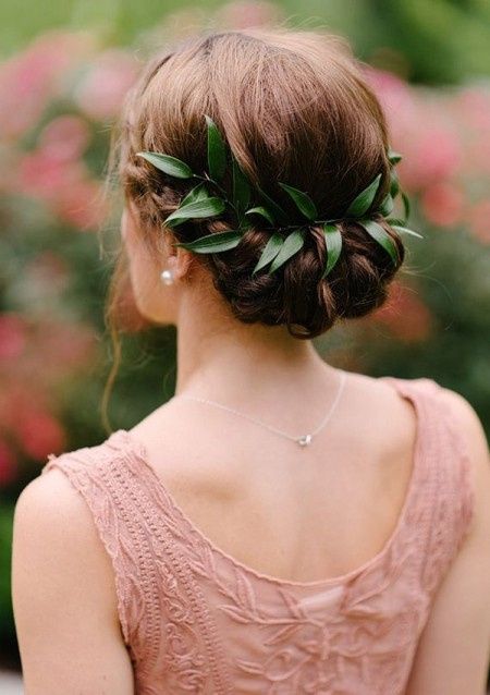 Votez pour votre coiffure avec fleur préférée !