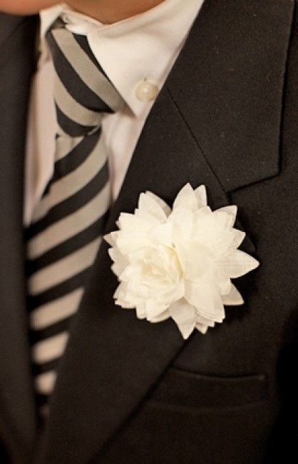 Votez pour votre boutonnière de marié préférée !!!
