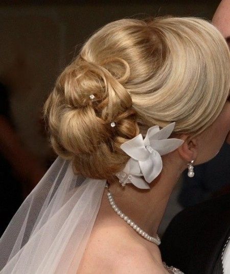 Votez pour votre chignon de mariée préférée !