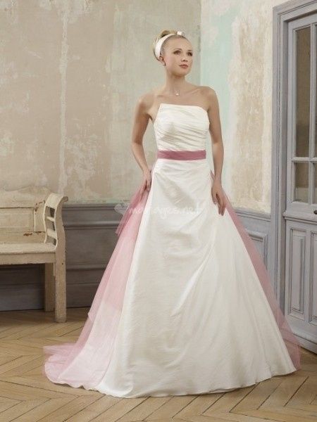 11 robes de mariée roses collections 2014