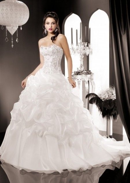 Votez pour votre robe de princesse favorite parmi 12 photos !
