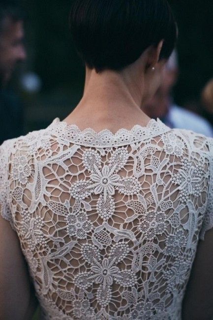 Dos nu ou dentelle pour votre robe de mariée ?