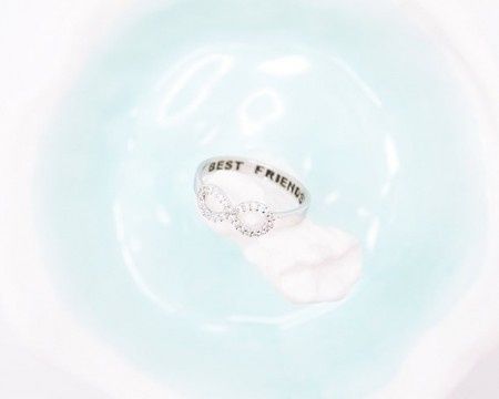 Les messages se glissent dans les bijoux: fan ou pas fan ?