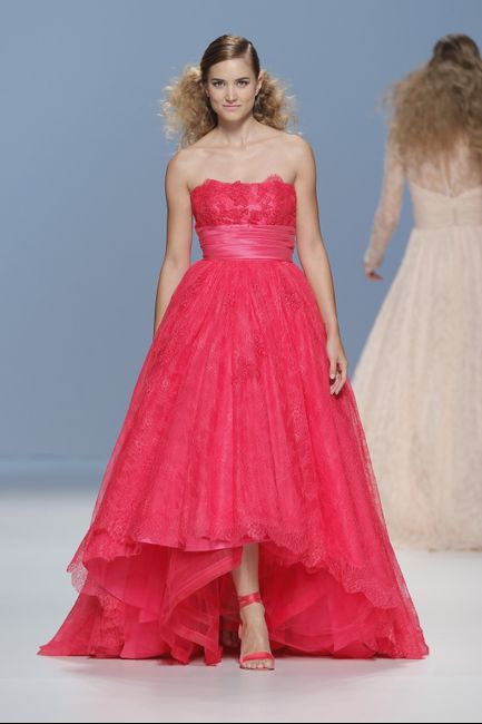 Les robes de mariée  rouges de Cymbeline 2015