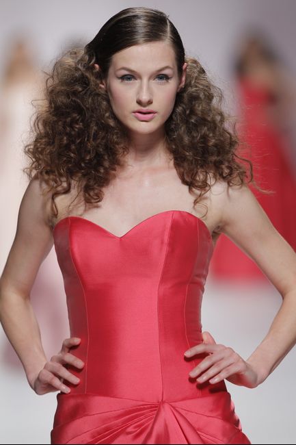 Les robes de mariée  rouges de Cymbeline 2015