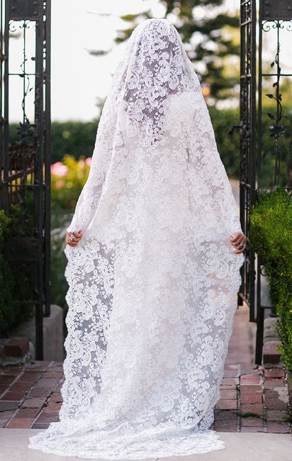 La première robe de mariée créé par les soeurs jumelles Olsen