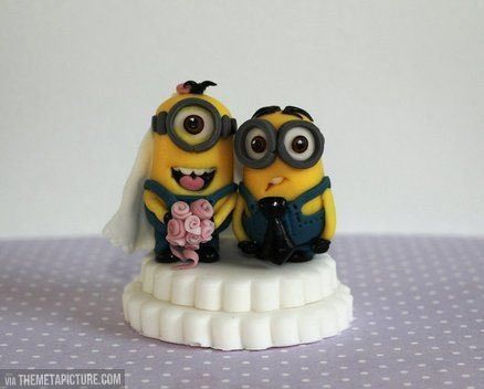 Figurine de gâteau de mariage romantique ou amusante ?
