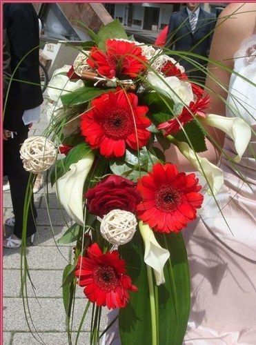 8 bouquets de mariées rouges et blancs: votez pour votre préféré !