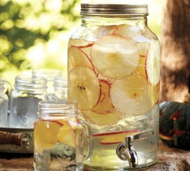 Eaux aromatisées pour rafraîchir les invités