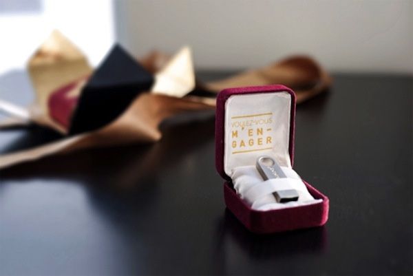 Une designer transforme son CV en demande en mariage