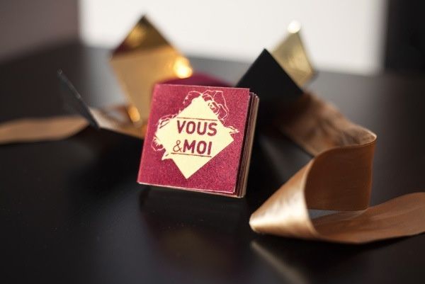 Une designer transforme son CV en demande en mariage