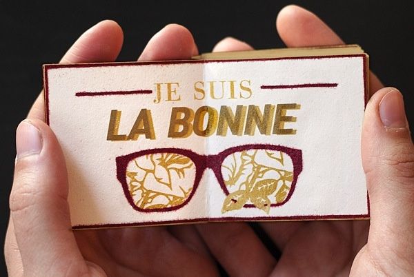 Une designer transforme son CV en demande en mariage