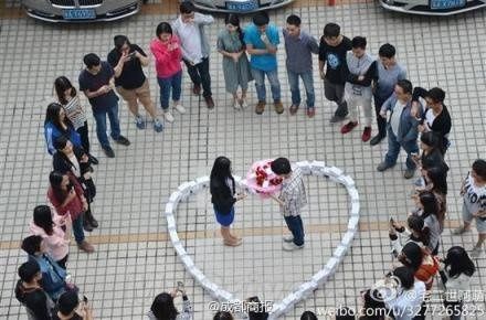 Une demande en mariage chinoise avec 99 iPhone 6