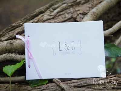 Livre d'or avec initiales