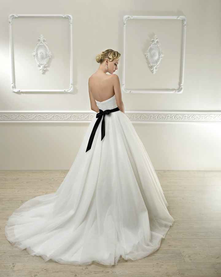 La robe de mariée du 4 février 2013 est...