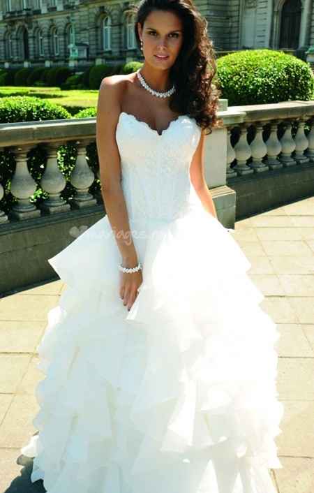 La robe de mariée du 6 février 2013 est..