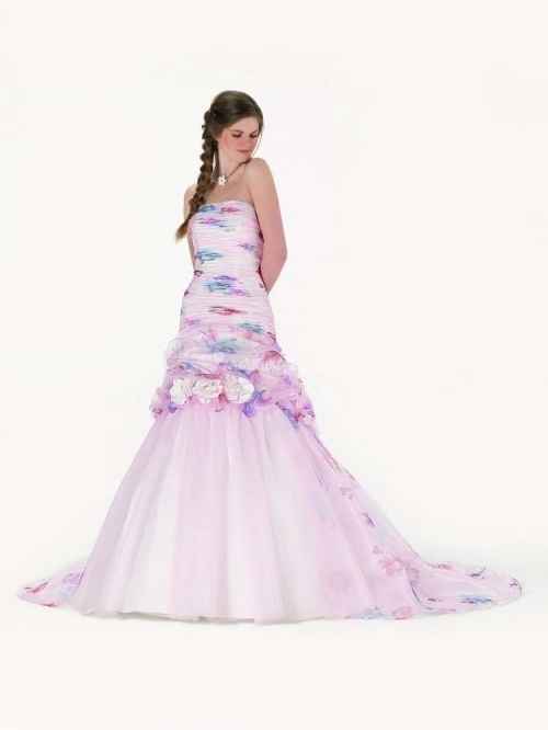 La robe de mariée du 8 février 2013 est...