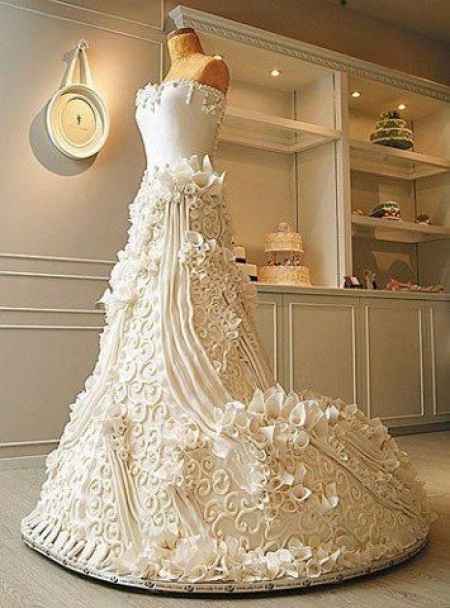 Gâteau de mariage en forme de robe