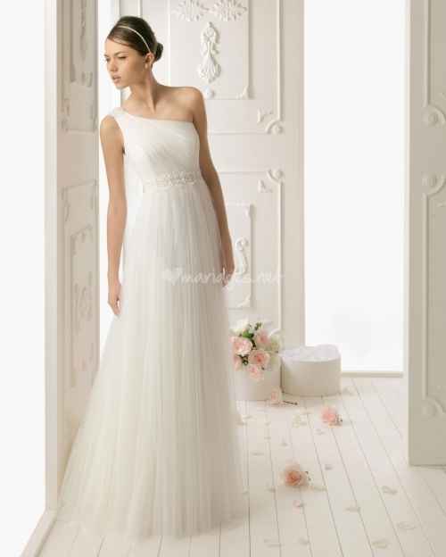 La robe de mariée du 15 février 2013 est...
