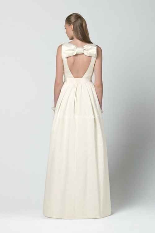 La robe de mariée du 18 février 2013 est...