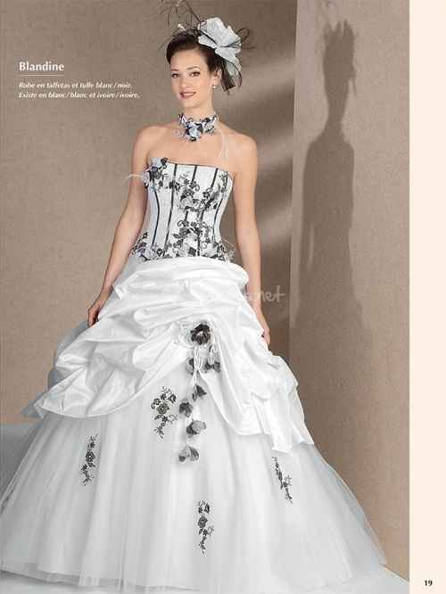 La robe de mariée du 21 février 2013 est...