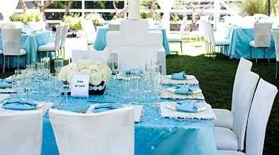 Table turquoise et blanche