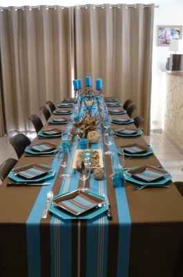 Table turquoise et chocolat