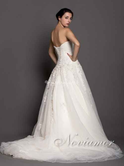La robe de mariée du 26 février 2013 est...