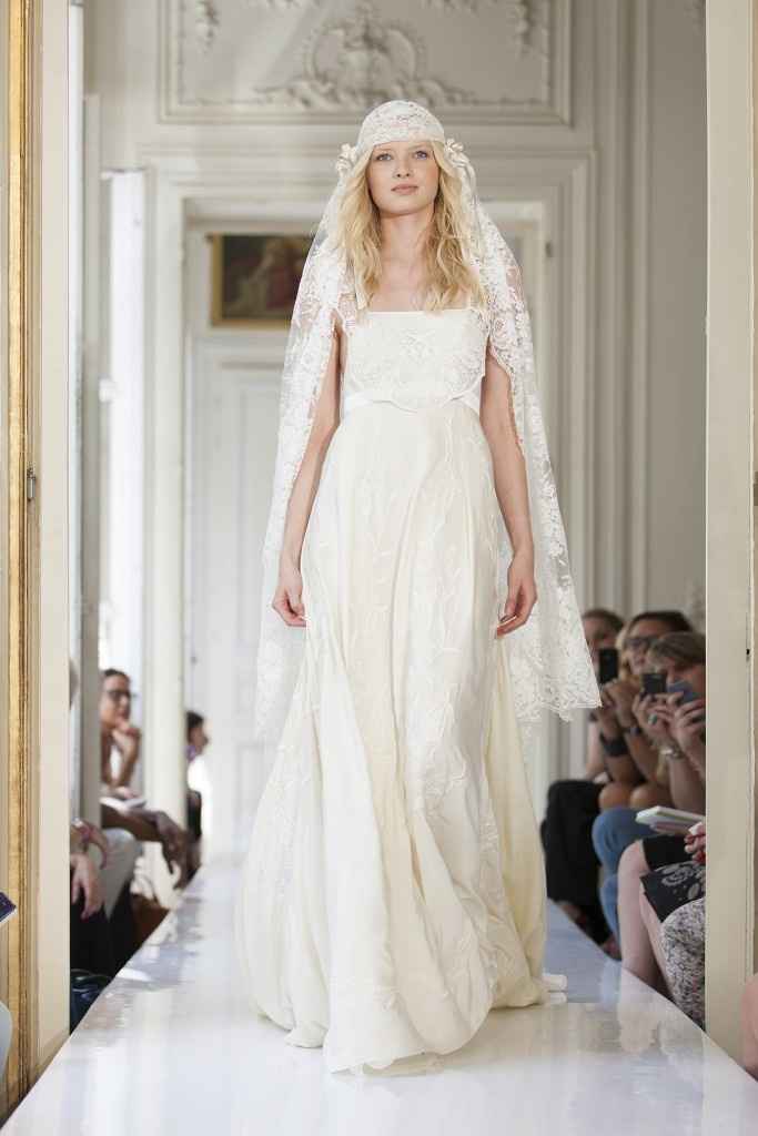 La robe de mariée du 27 février 2013 est...