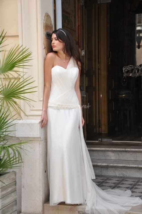 La robe de mariée du 28 février 2013 est...