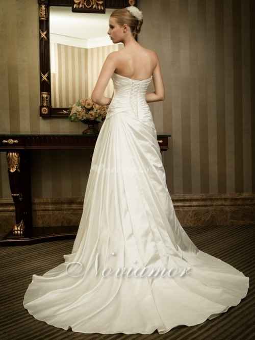 La robe de mariée du 6 mars 2013 est...