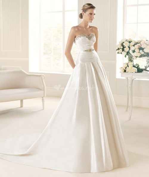 La robe de mariée du 8 mars 2013 est...