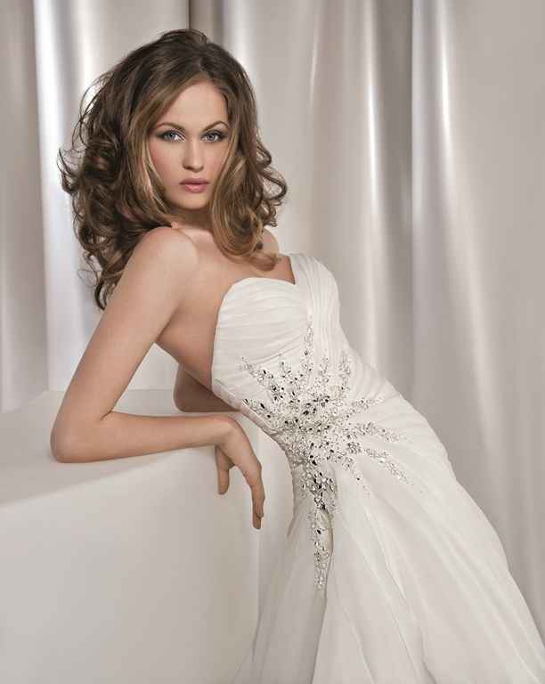 La robe de mariée du 11 mars 2013 est...