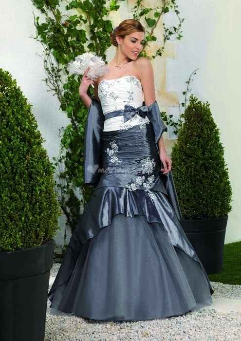 La robe de mariée du 13 mars 2013 est...