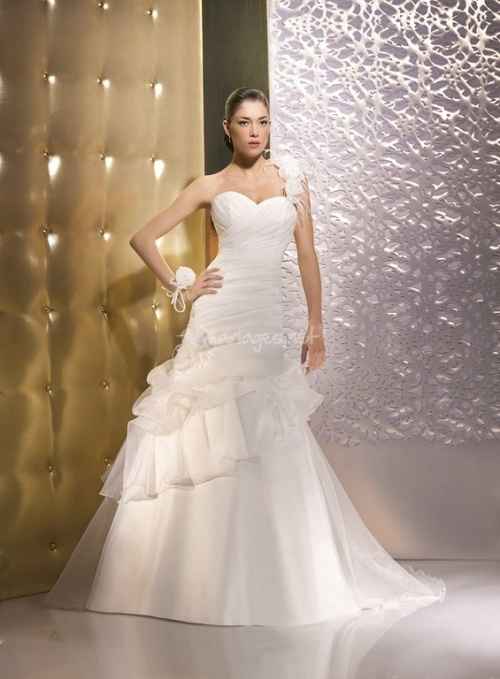La robe de mariée du 25 mars 2013 est...
