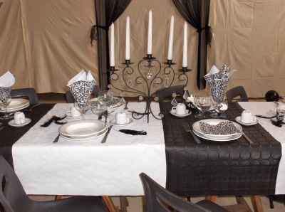Table noire et blanche