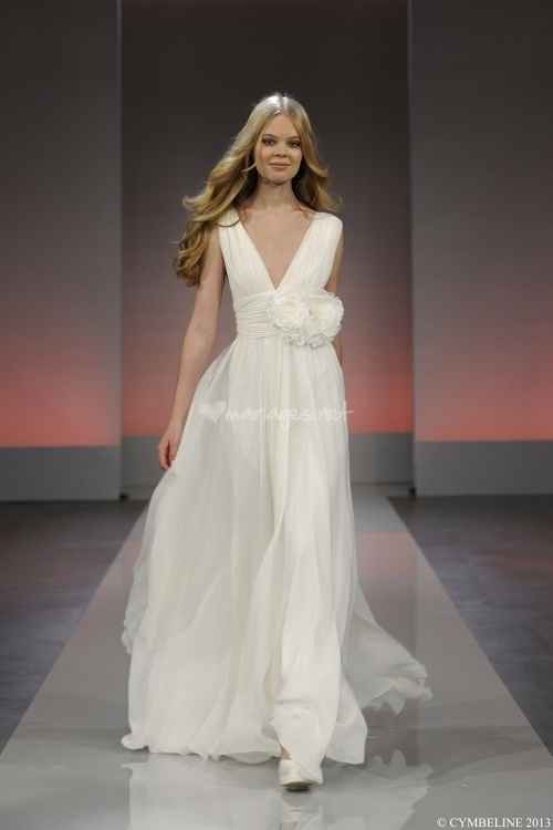 La robe de mariée du 9 avril 2013 est...