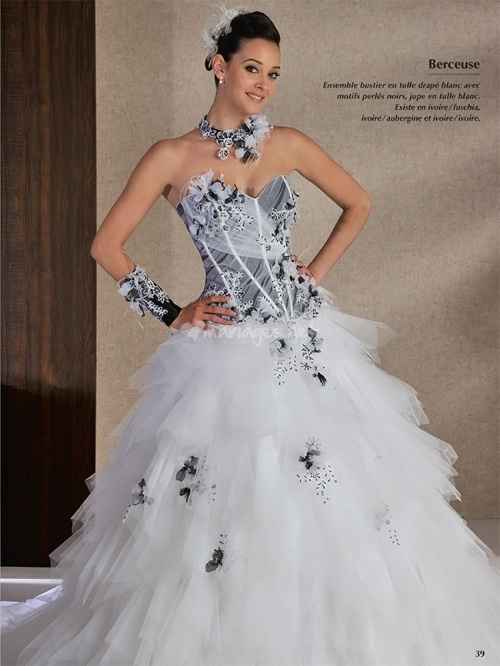 La robe de mariée du 10 avril 2013 est...