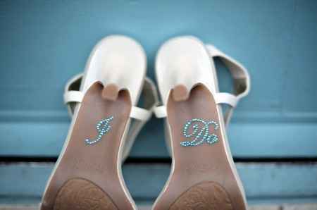 Votez pour vos chaussures préférées et la photo la plus likée sera l'image du jour sur facebook ;)