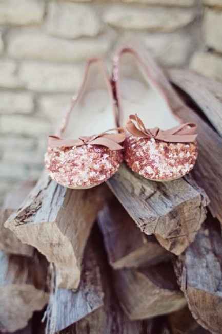Votez pour vos chaussures préférées et la photo la plus likée sera l'image du jour sur facebook ;)
