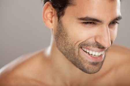 5 conseils beauté pour les hommes à la peau sensible
