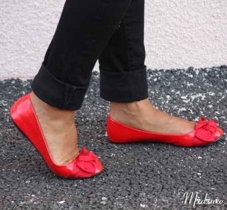 Les ballerines, le rouge et  le brillant : 3 tendances chaussures que les françaises adorent