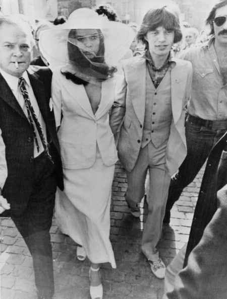 Mick et Bianca Jagger, champagne et décolleté