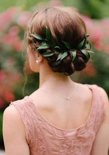 Votez pour votre coiffure avec fleur préférée !