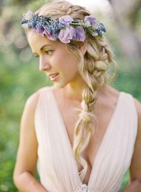 Votez pour votre coiffure avec fleur préférée !