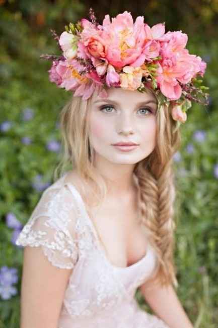 Votez pour votre coiffure avec fleur préférée !