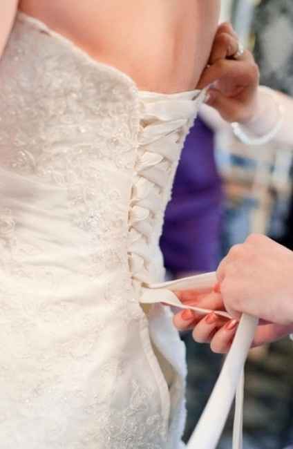 Le dos de votre robe : petits boutons ou laçage ?