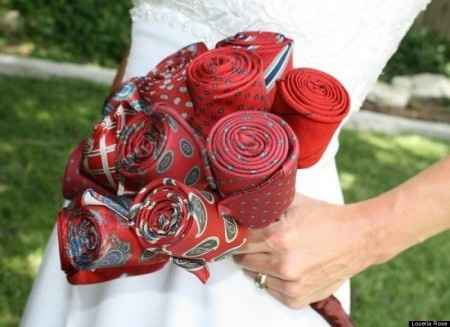 Un bouquet de cravate pour le lancer du marié