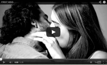 First Kiss : la vidéo buzz du moment