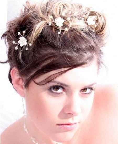 22 coiffures pour mariées aux cheveux courts